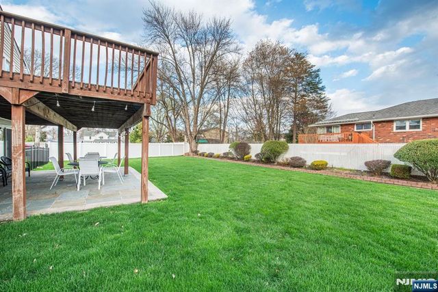 8 Cypress Court, Fairfield, NJ 07004