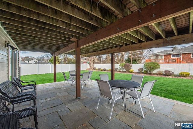 8 Cypress Court, Fairfield, NJ 07004