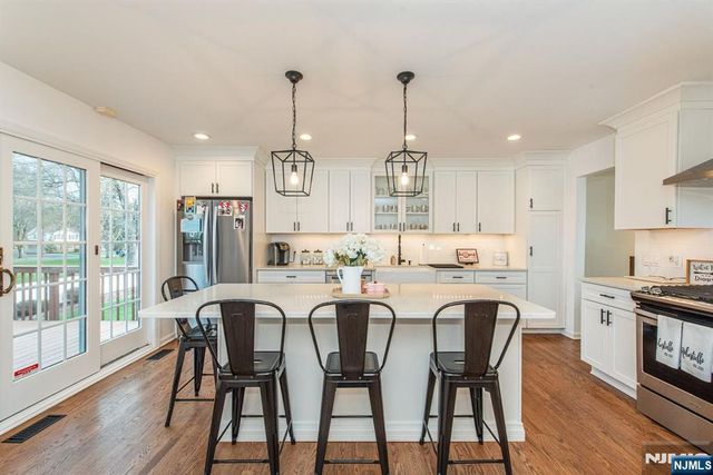 8 Cypress Court, Fairfield, NJ 07004