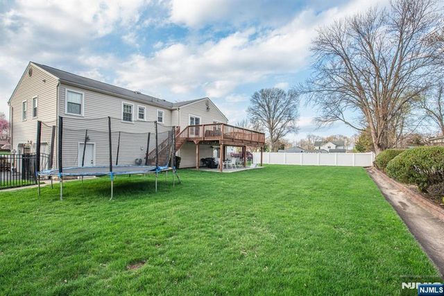 8 Cypress Court, Fairfield, NJ 07004