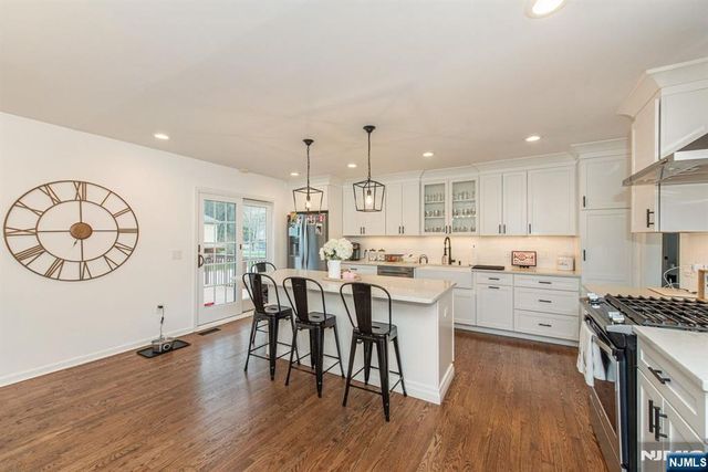 8 Cypress Court, Fairfield, NJ 07004