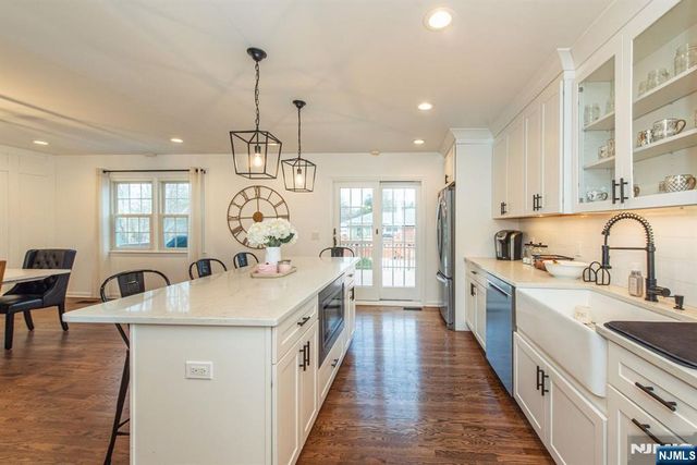 8 Cypress Court, Fairfield, NJ 07004