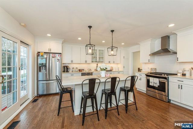 8 Cypress Court, Fairfield, NJ 07004