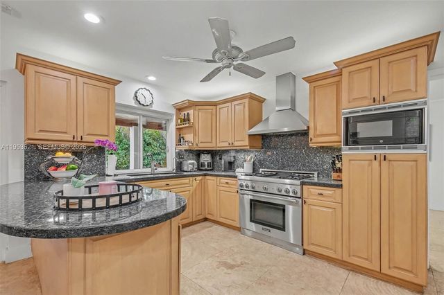 8600 SW 162nd St, Palmetto Bay, FL 33157