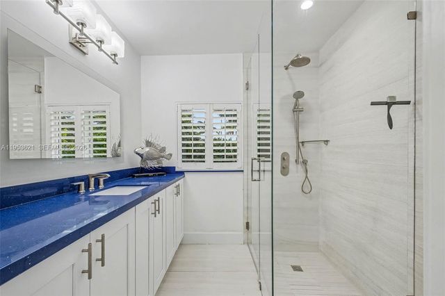 8600 SW 162nd St, Palmetto Bay, FL 33157