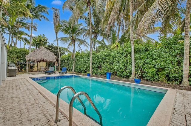 8600 SW 162nd St, Palmetto Bay, FL 33157