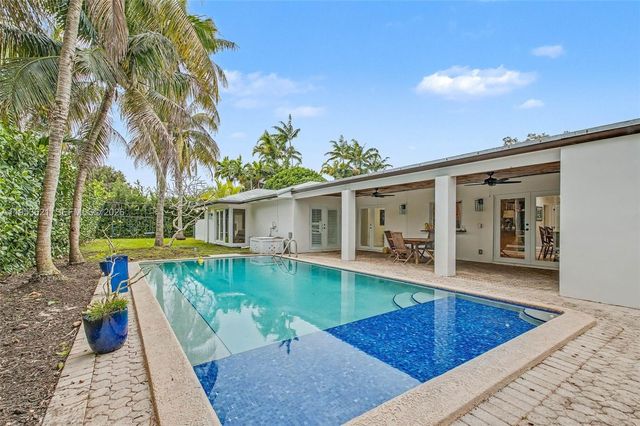 8600 SW 162nd St, Palmetto Bay, FL 33157