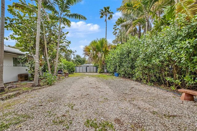 8600 SW 162nd St, Palmetto Bay, FL 33157