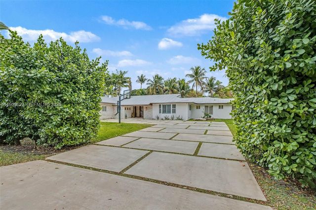 8600 SW 162nd St, Palmetto Bay, FL 33157