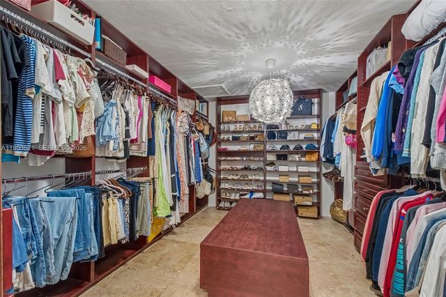 8600 SW 162nd St, Palmetto Bay, FL 33157