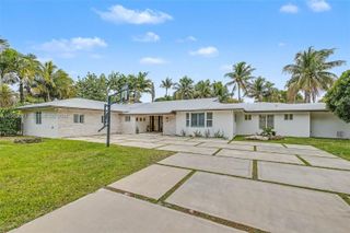 8600 SW 162nd St, Palmetto Bay, FL 33157