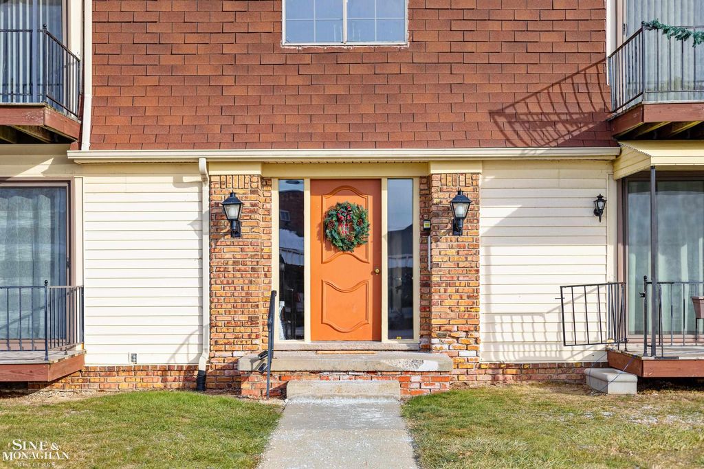 1900 River A7 Road, Marysville, MI 48040