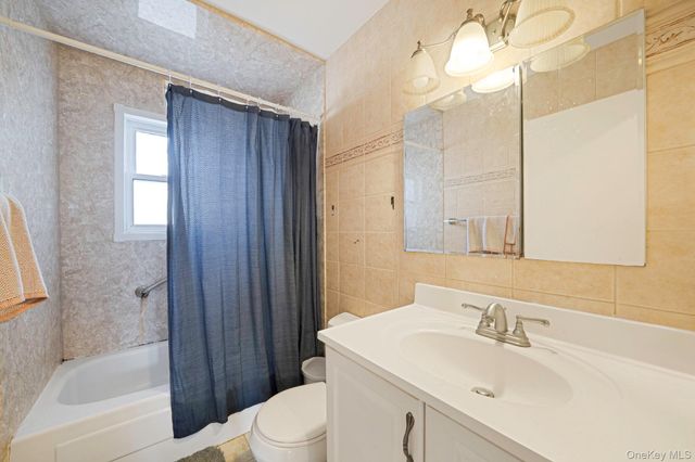 39 Kay Road, Calverton, NY 11933