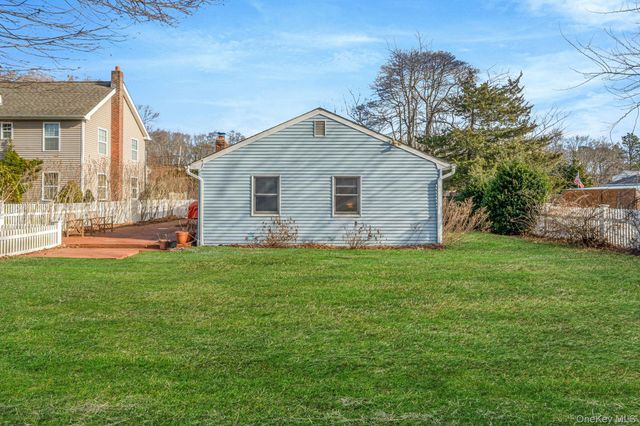 39 Kay Road, Calverton, NY 11933