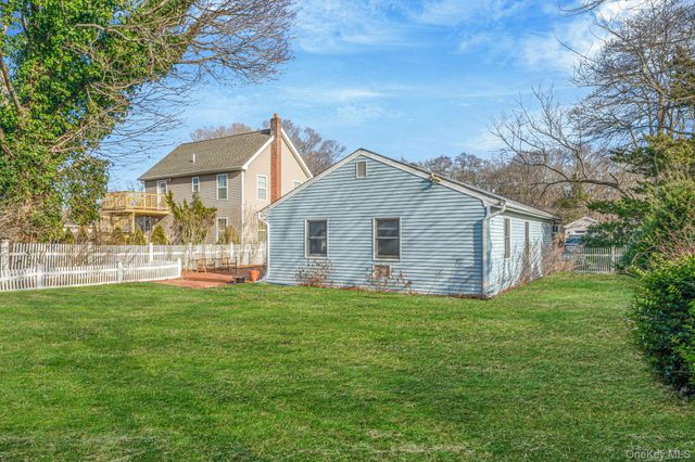 39 Kay Road, Calverton, NY 11933