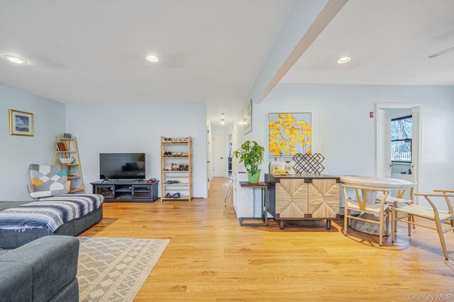 39 Kay Road, Calverton, NY 11933