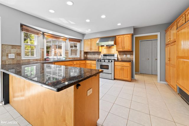 46349 Coachwood Drive, Shelby Twp, MI 48315