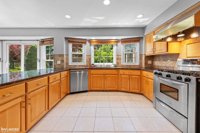 46349 Coachwood Drive, Shelby Twp, MI 48315