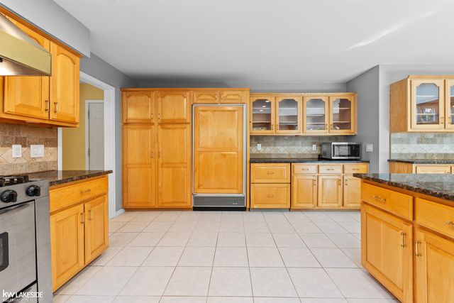 46349 Coachwood Drive, Shelby Twp, MI 48315