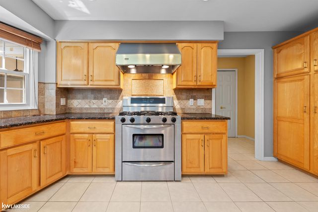 46349 Coachwood Drive, Shelby Twp, MI 48315
