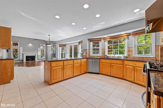 46349 Coachwood Drive, Shelby Twp, MI 48315