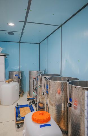 8400 E 1320 Road, Stockton, MO 65785