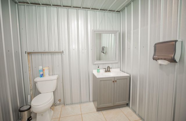 8400 E 1320 Road, Stockton, MO 65785