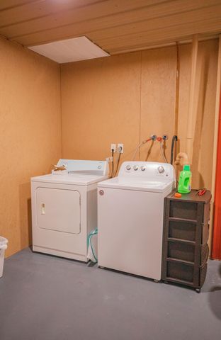 8400 E 1320 Road, Stockton, MO 65785