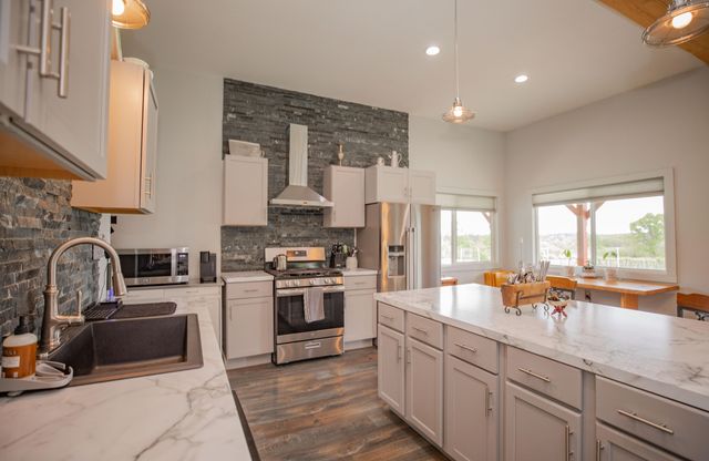 8400 E 1320 Road, Stockton, MO 65785