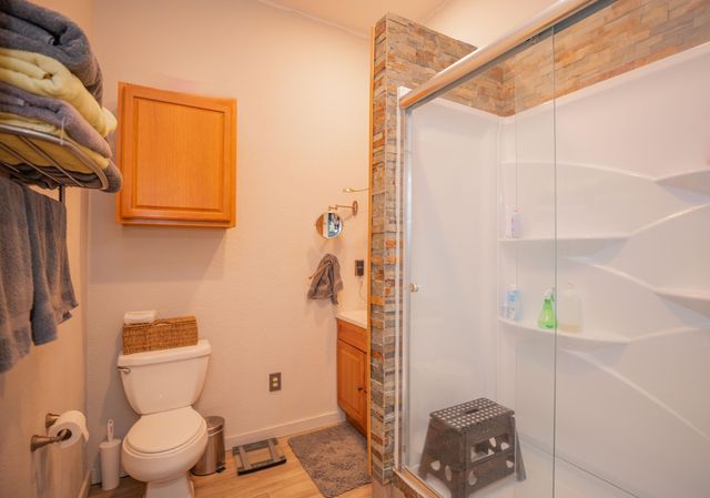 8400 E 1320 Road, Stockton, MO 65785