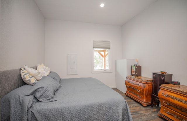 8400 E 1320 Road, Stockton, MO 65785