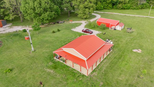 8400 E 1320 Road, Stockton, MO 65785