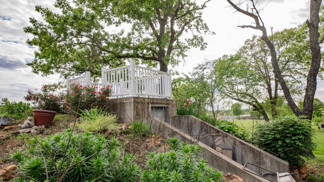 8400 E 1320 Road, Stockton, MO 65785