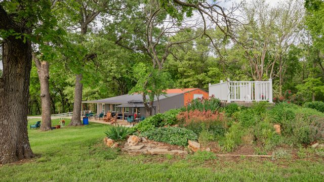 8400 E 1320 Road, Stockton, MO 65785