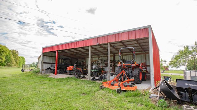 8400 E 1320 Road, Stockton, MO 65785