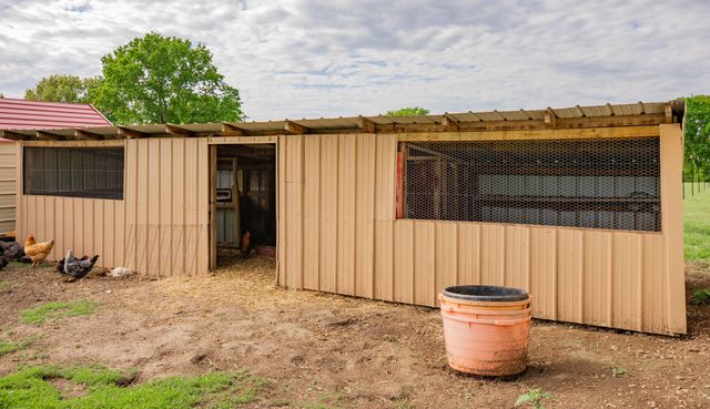 8400 E 1320 Road, Stockton, MO 65785