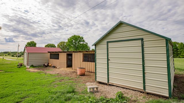 8400 E 1320 Road, Stockton, MO 65785