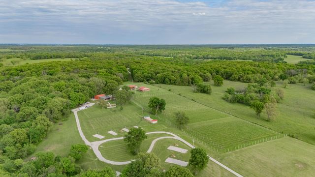 8400 E 1320 Road, Stockton, MO 65785