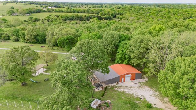 8400 E 1320 Road, Stockton, MO 65785