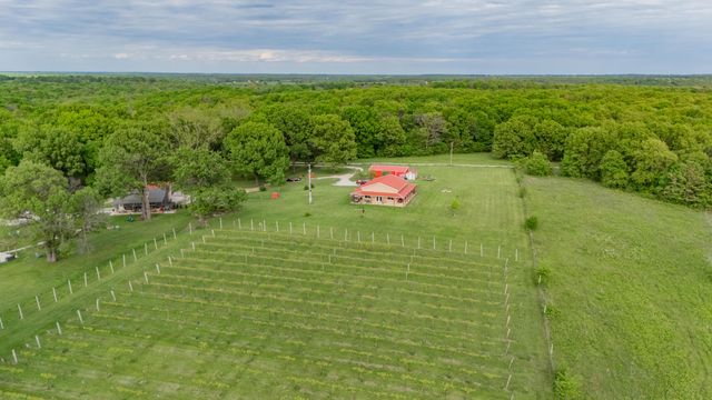 8400 E 1320 Road, Stockton, MO 65785