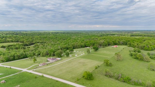 8400 E 1320 Road, Stockton, MO 65785