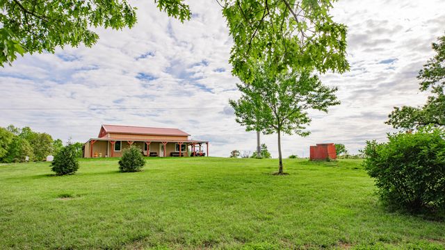 8400 E 1320 Road, Stockton, MO 65785
