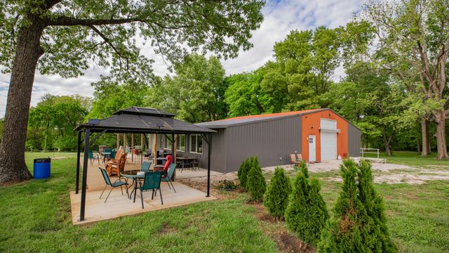 8400 E 1320 Road, Stockton, MO 65785