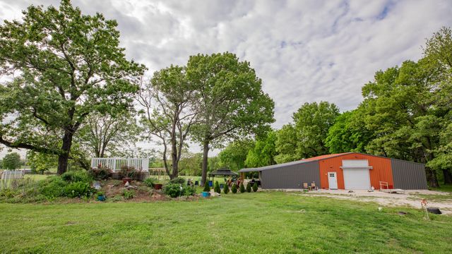 8400 E 1320 Road, Stockton, MO 65785