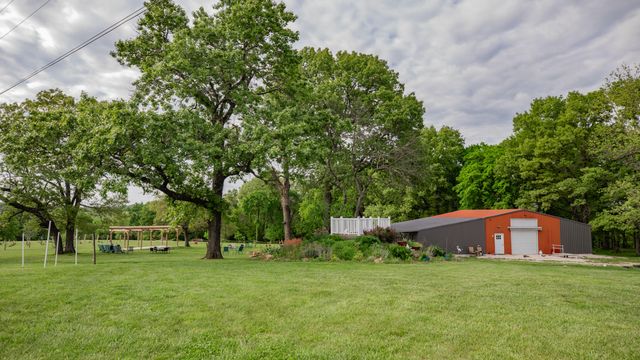 8400 E 1320 Road, Stockton, MO 65785