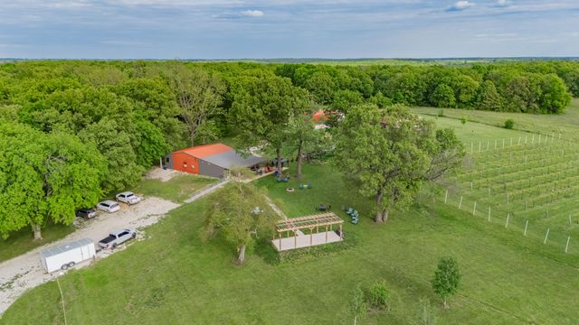 8400 E 1320 Road, Stockton, MO 65785