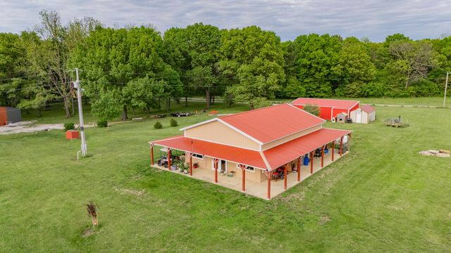 8400 E 1320 Road, Stockton, MO 65785