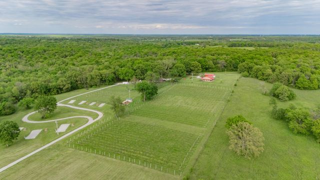 8400 E 1320 Road, Stockton, MO 65785