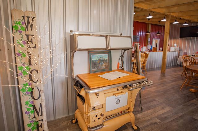 8400 E 1320 Road, Stockton, MO 65785