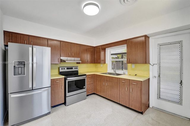 3816 W Park Rd, Hollywood, FL 33021